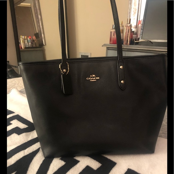 largest coach tote